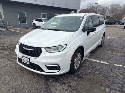 Used 2024 Chrysler Pacifica Touring-L