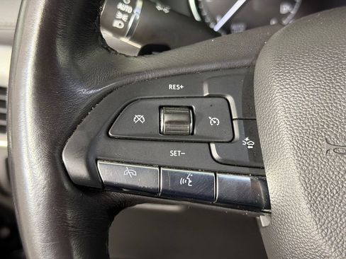 Used 2023 Cadillac XT4 Premium Luxury FWD image 25