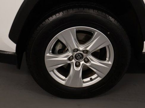 Used 2021 Toyota RAV4 XLE image 7