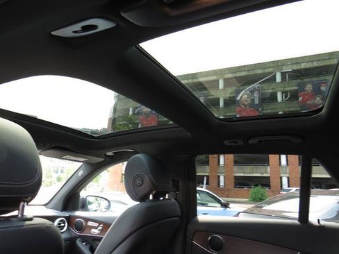 Used 2022 Mercedes-Benz GLC 300 4MATIC image 23