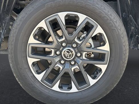 Used 2024 Toyota Tundra Limited AWD/4WD image 31
