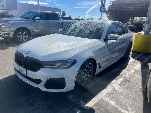 Used 2022 BMW 540i w/ M Sport Package image 3