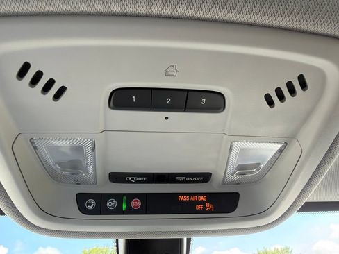 Used 2020 Chevrolet Traverse LT AWD/4WD image 22