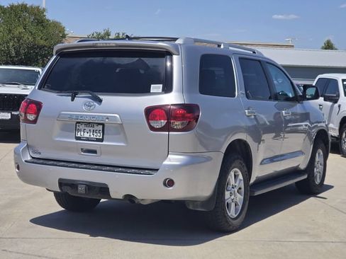 Used 2019 Toyota Sequoia SR5 w/ Premium Package RWD image 4