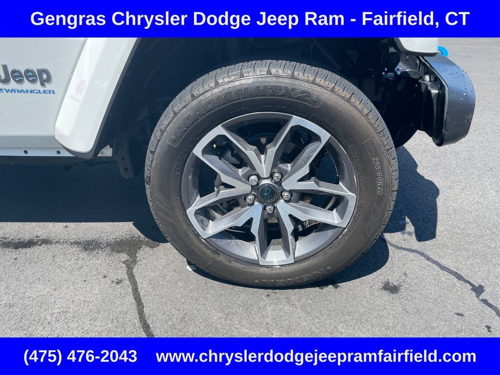 Certified 2024 Jeep Wrangler Unlimited w/ Convenience Group AWD/4WD image 9