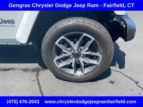 Used 2024 Jeep Wrangler Unlimited w/ Convenience Group AWD/4WD image 9