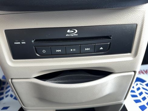 Used 2014 Chrysler Town & Country Touring-L w/ Driver Convenience Group FWD image 11