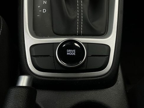 Used 2025 Hyundai Venue SEL image 23