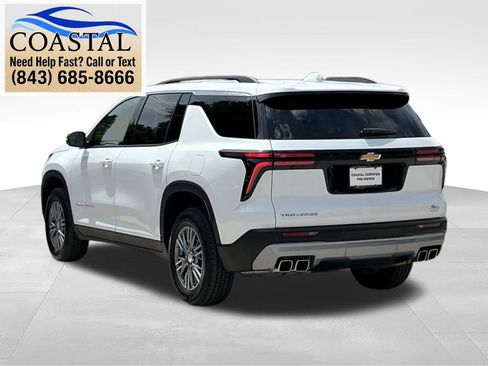 Used 2025 Chevrolet Traverse LT FWD image 14