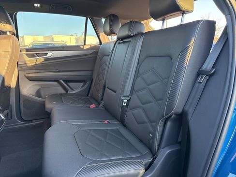 New 2025 Volkswagen Atlas Cross Sport SE image 24