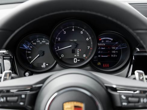 Certified 2026 Porsche Macan image 14