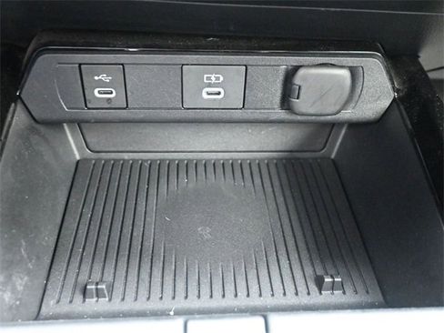 Used 2023 Toyota Prius LE image 20