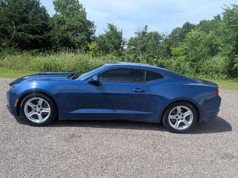 Used 2021 Chevrolet Camaro LT w/ Technology Package RWD image 3