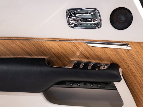 Used 2016 Rolls-Royce Dawn RWD image 10