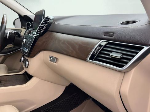 Used 2017 Mercedes-Benz GLS 550 4MATIC image 34