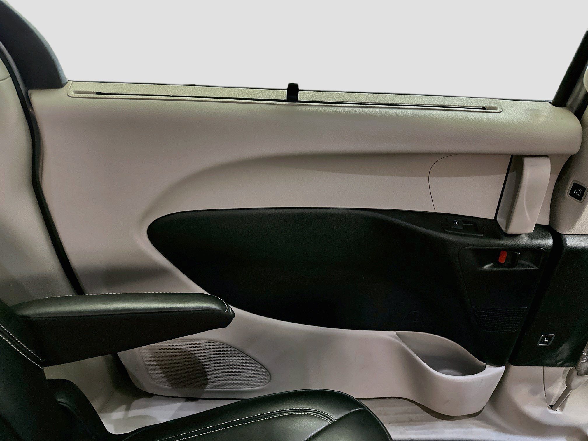 Used 2024 Chrysler Pacifica Touring-L FWD image 26