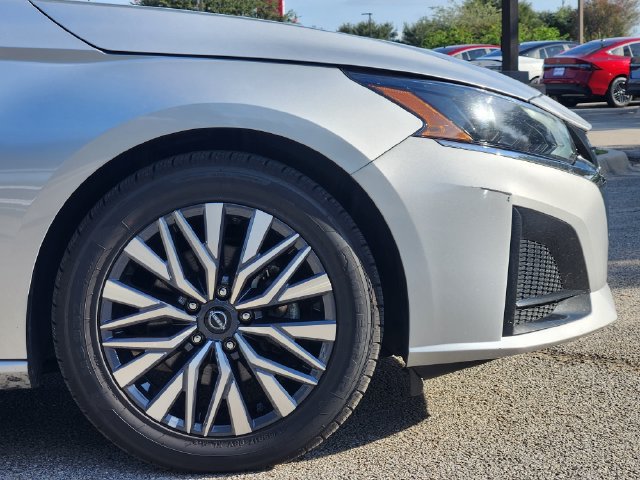 Used 2025 Nissan Altima 2.5 SV FWD image 9