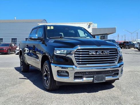 Used 2025 RAM 1500 Laramie image 24