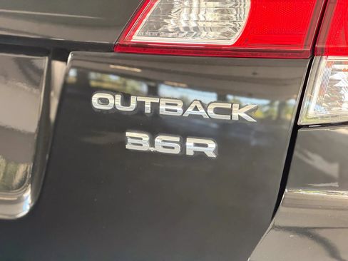 Used 2013 Subaru Outback 3.6R Limited AWD/4WD image 14