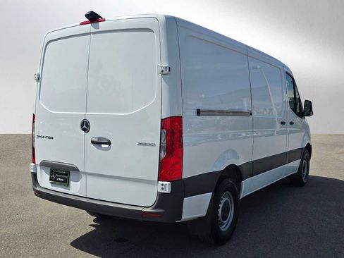 Used 2025 Mercedes-Benz Sprinter 2500 image 3