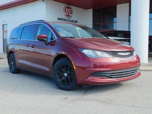 Certified 2020 Chrysler Voyager Lxi FWD image 2