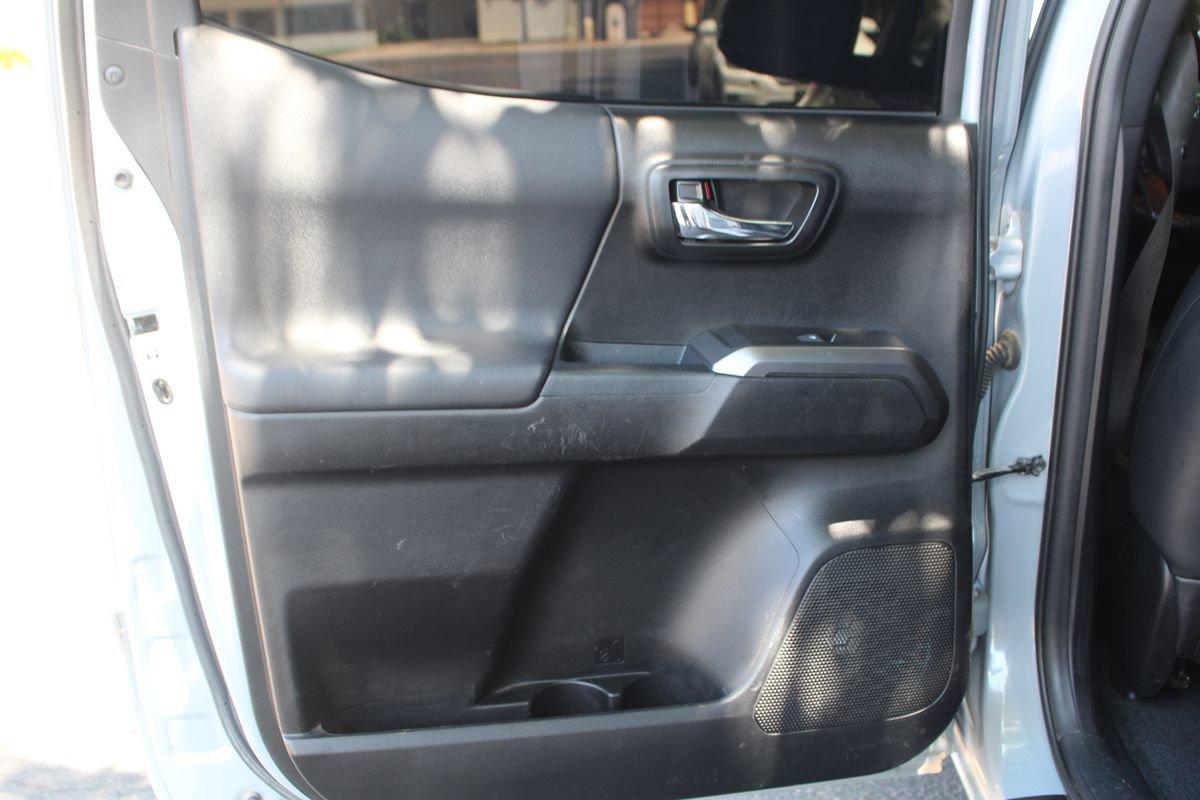 Used 2019 Toyota Tacoma TRD Off-Road AWD/4WD image 13