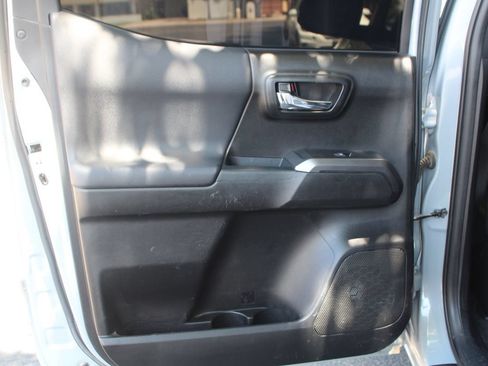 Used 2019 Toyota Tacoma TRD Off-Road AWD/4WD image 13