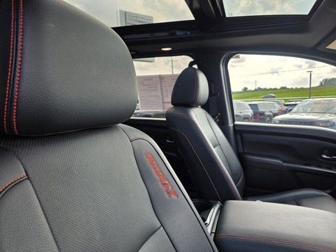 Used 2024 Nissan Titan PRO-4X w/ Pro-4x Convenience Package AWD/4WD image 18