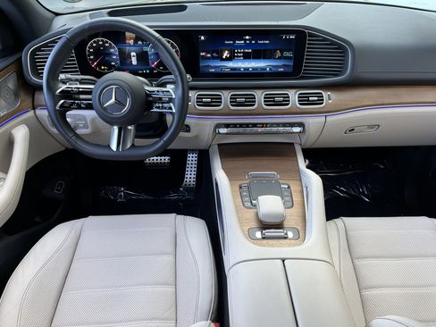 New 2026 Mercedes-Benz GLS 580 4MATIC image 18