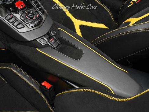 Used 2021 Lamborghini Aventador SVJ AWD/4WD image 17