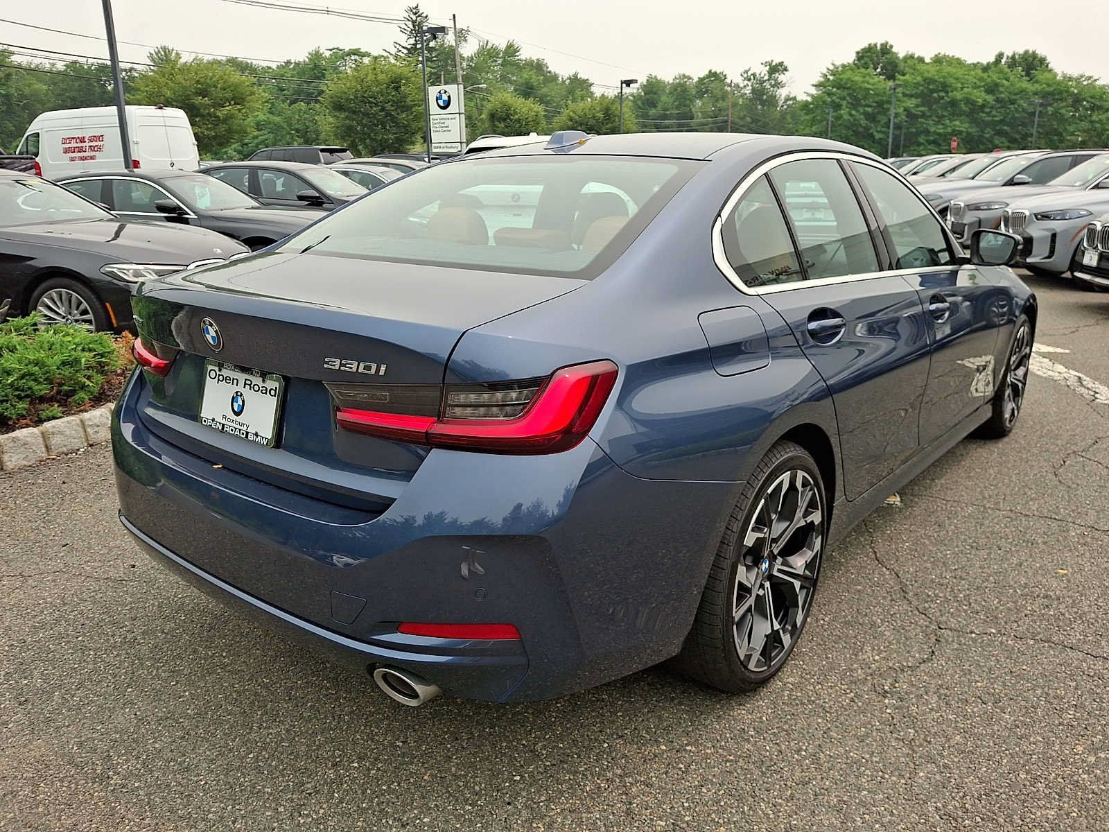Used 2025 BMW 330i xDrive Sedan w/ Premium Package AWD/4WD image 7