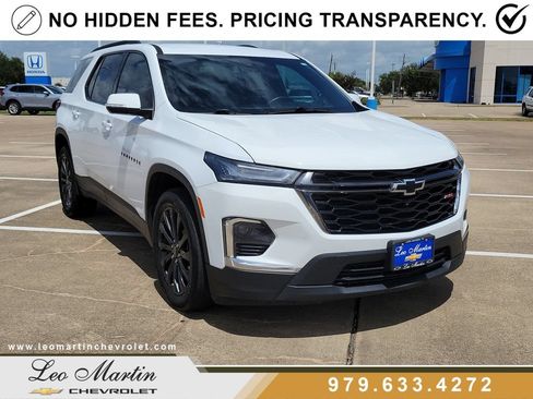 Used 2023 Chevrolet Traverse RS w/ LPO, Floor Liner Package FWD image 2