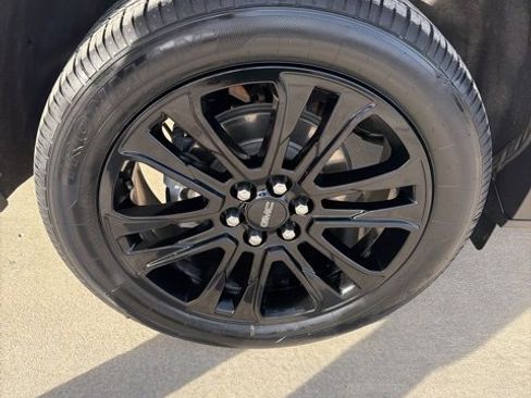 Used 2021 GMC Acadia SLT w/ Elevation Edition image 29