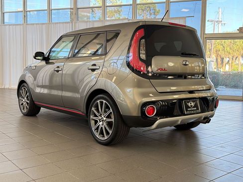 Used 2018 Kia Soul ! w/ Tech Package FWD image 3
