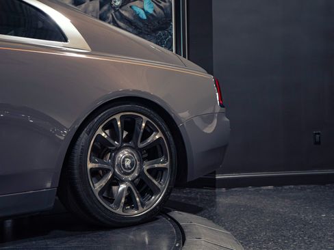 Used 2018 Rolls-Royce Wraith RWD image 18