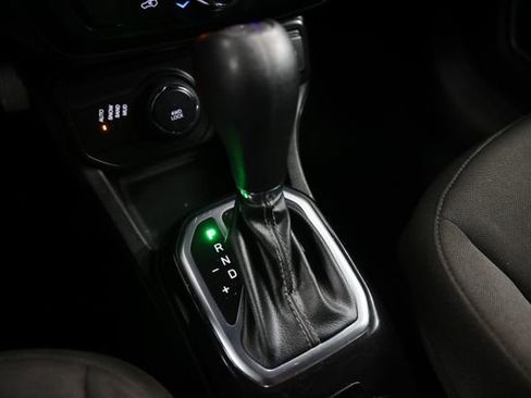 Used 2021 Jeep Renegade Latitude AWD/4WD image 29