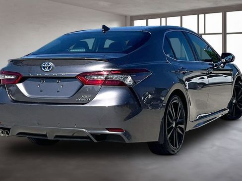 Used 2022 Toyota Camry XSE FWD image 3