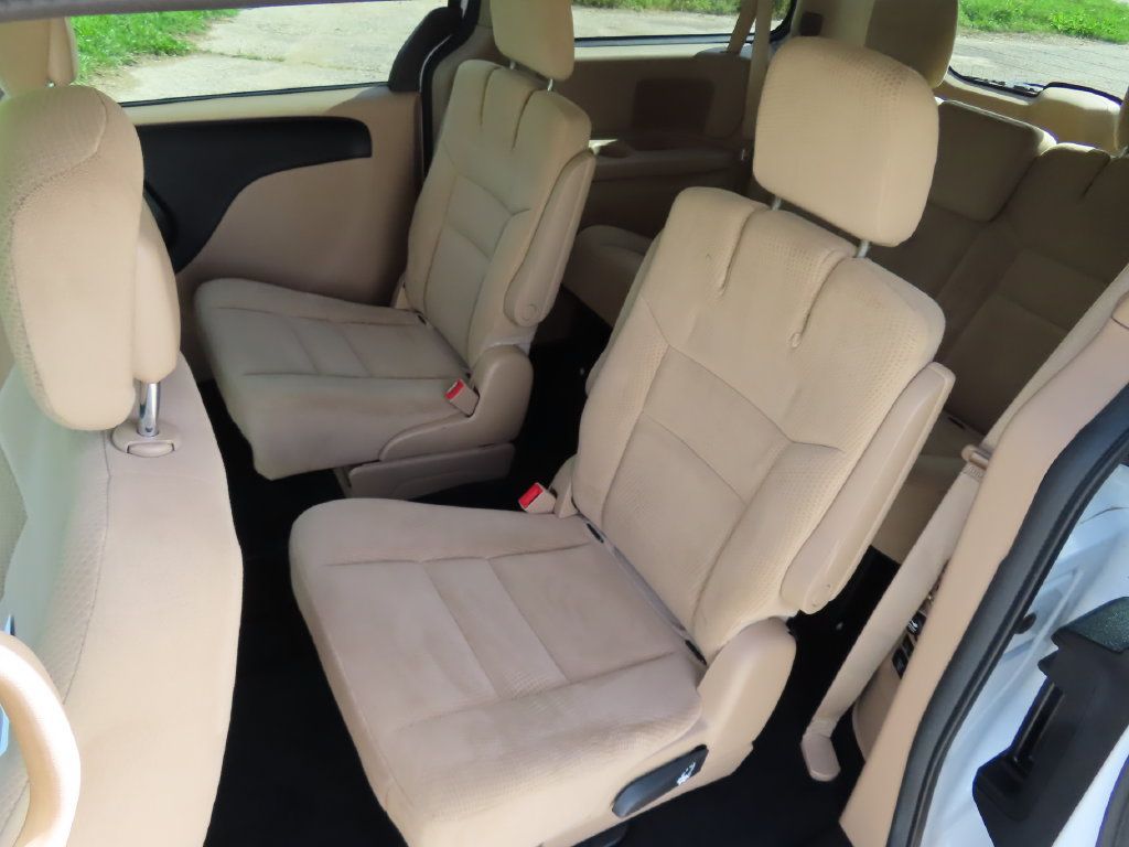 Used 2016 Dodge Grand Caravan SXT w/ Rear Park Assist Package FWD image 26