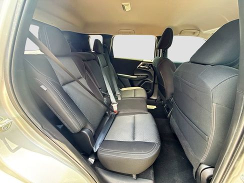 Used 2024 Mitsubishi Outlander ES FWD image 27