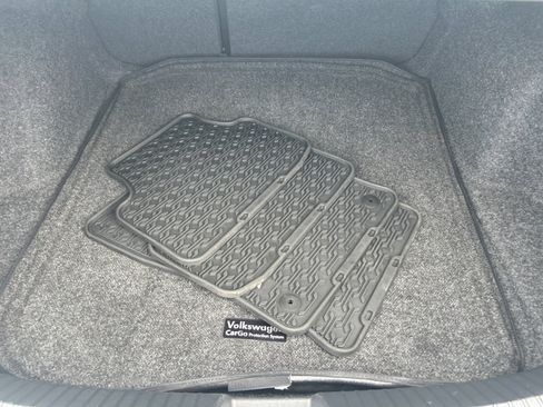 Used 2025 Volkswagen Jetta SE w/ Sunroof Package FWD image 31