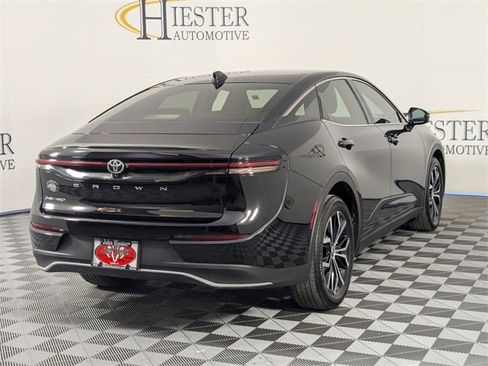 Used 2025 Toyota Crown XLE image 7