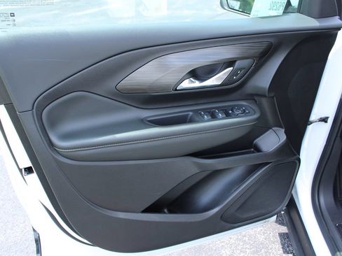 Used 2024 GMC Terrain SLE FWD image 28