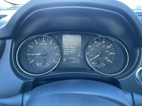 Used 2017 Nissan Rogue SV w/ SV Premium Package image 13