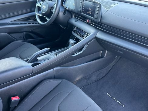 Used 2025 Hyundai Elantra Sport FWD image 15