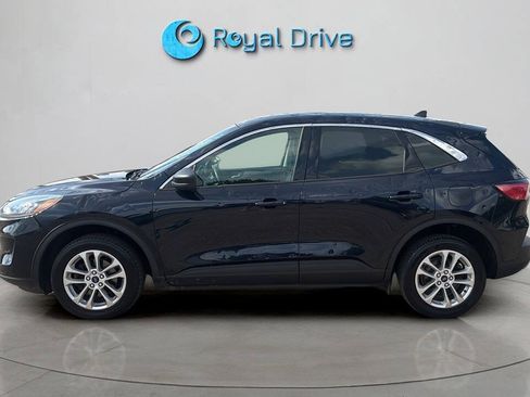 Used 2021 Ford Escape SE w/ Cold Weather Package AWD/4WD image 3