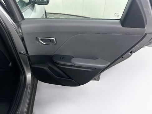 Used 2025 Kia K4 LXS image 28