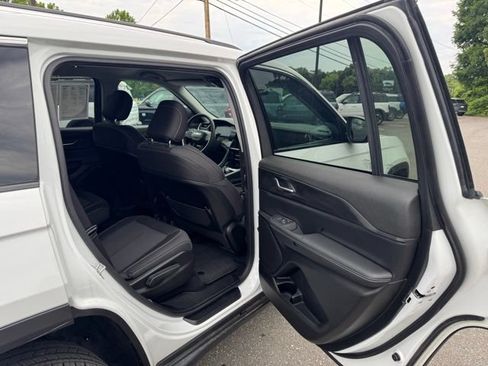 Used 2024 Jeep Grand Cherokee L Laredo AWD/4WD image 15