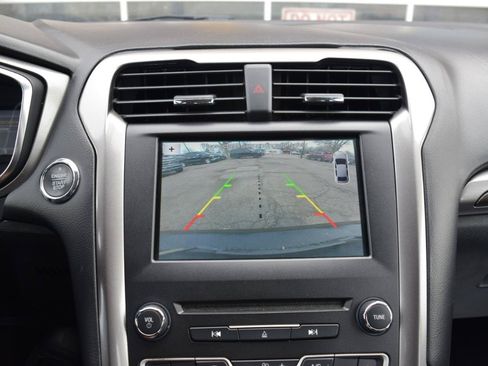 Used 2017 Ford Fusion SE w/ Fusion SE Technology Package FWD image 20