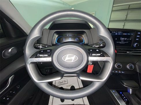 Used 2025 Hyundai Elantra SE w/ Cargo Package image 14