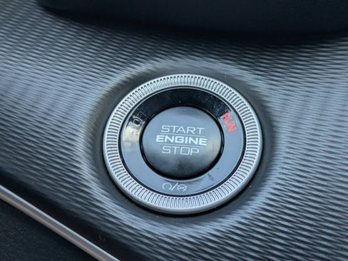 Used 2025 Jeep Grand Cherokee Laredo w/ Luxury Tech Group I RWD image 29
